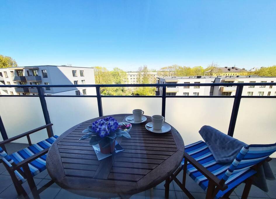 Apartament Stylish With Parking & Spacious Balcony *