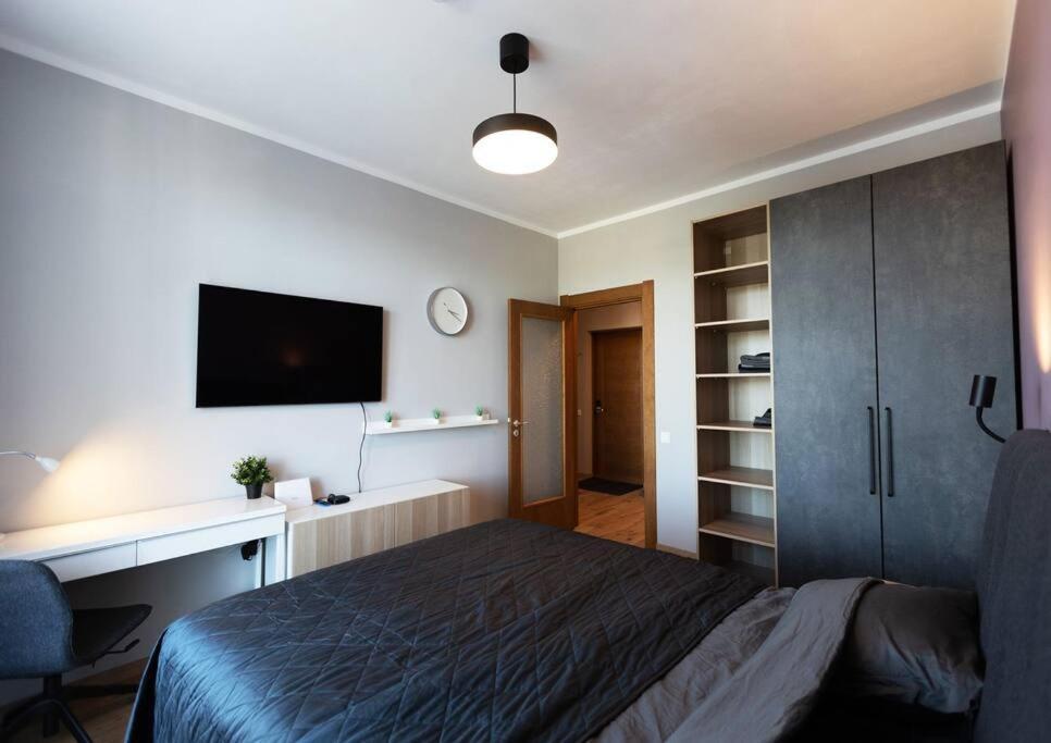 Stylish With Parking & Spacious Balcony Апартаменты