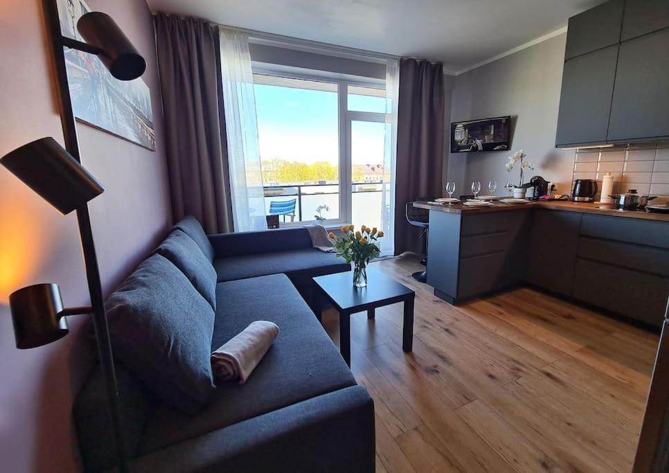 Stylish With Parking & Spacious Balcony Апартаменты Рига